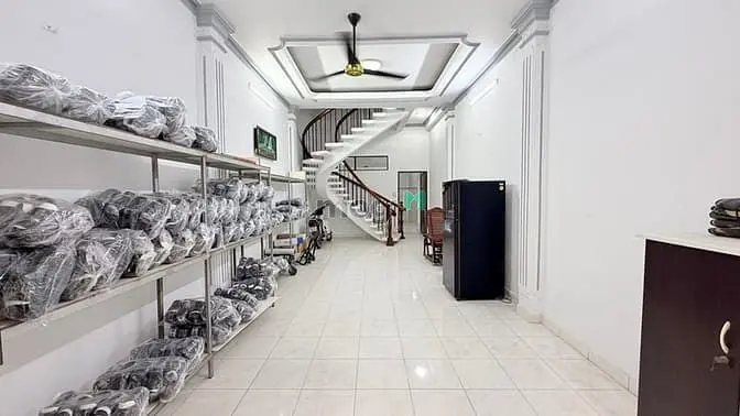 Bán Nhà 3 Tầng Ngay Chợ Vải - Lạc Long Quân - 66M2 - Nhỉnh 9 Tỷ
