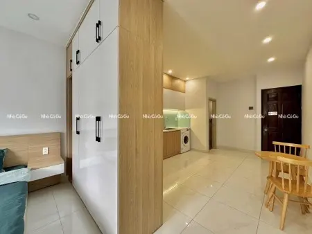 Căn Hộ Ban Công Full Nội Thất – Ngay Bến Vân Đồn, Quận 4