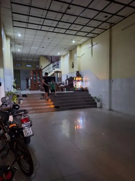 Nhà Thuê Nguyên Căn Rộng Rãi, Thoáng Mát. Vỉa Hè Rộng