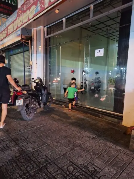 Nhà Thuê Nguyên Căn Rộng Rãi, Thoáng Mát. Vỉa Hè Rộng