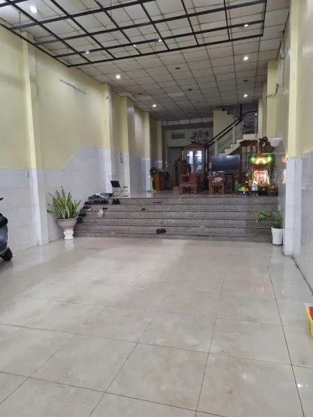 Nhà Thuê Nguyên Căn Rộng Rãi, Thoáng Mát. Vỉa Hè Rộng