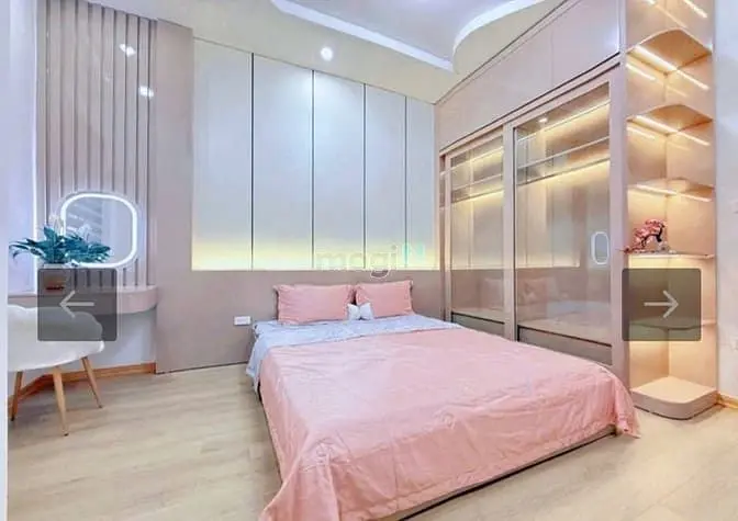 Nhà Nguyễn Khánh Toàn-Đỗ Xe Ở Sân-5 Tầng-Sân Phơi Rộng View Thành Phố