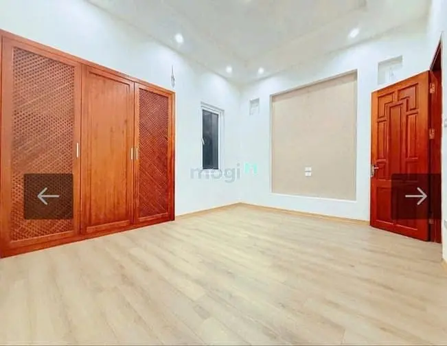 Nhà Nguyễn Khánh Toàn-Đỗ Xe Ở Sân-5 Tầng-Sân Phơi Rộng View Thành Phố
