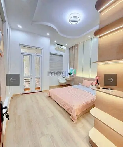 Nhà Nguyễn Khánh Toàn-Đỗ Xe Ở Sân-5 Tầng-Sân Phơi Rộng View Thành Phố