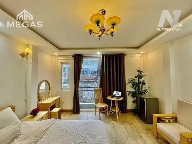 Balcony Lê Thánh Tôn - Thái Văn Lung Quận 1 Gần Cầu Bason - Ga Metro