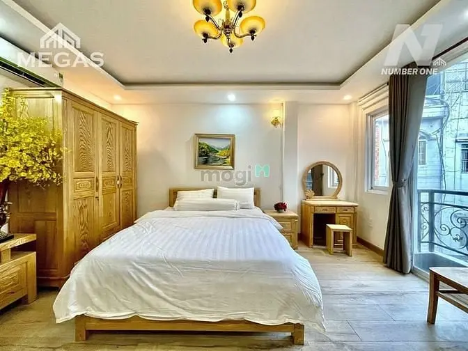 Balcony Lê Thánh Tôn - Thái Văn Lung Quận 1 Gần Cầu Bason - Ga Metro