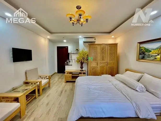 Balcony Lê Thánh Tôn - Thái Văn Lung Quận 1 Gần Cầu Bason - Ga Metro