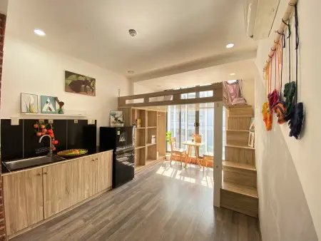 Cho Thuê Phòng Có Gác, Cửa Sổ Trời Lớn - Hồ Văn Huê, Phú Nhuận Gần Sân Bay, Quận 3 Và Quận 1