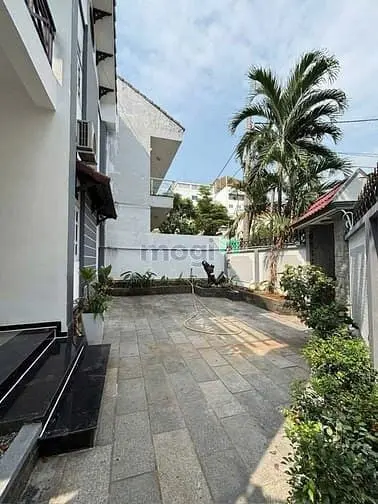 ⭕Cho Thuê Biệt Thự Sân Vườn, Ngay Cầu Sài Gòn, Diện Tích Đất 305M²,4Pn