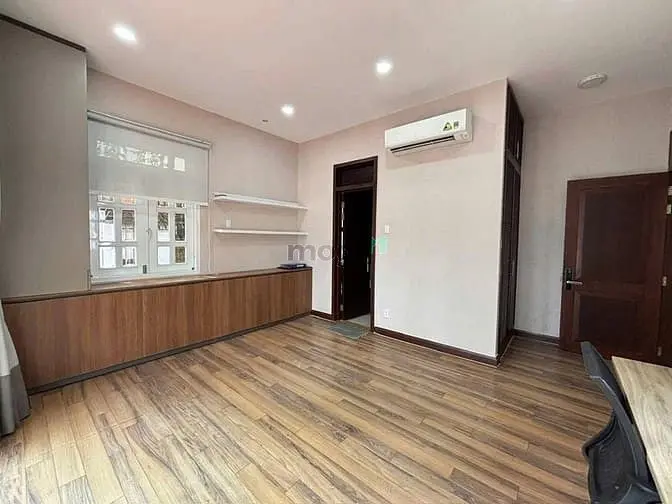 ⭕Cho Thuê Biệt Thự Sân Vườn, Ngay Cầu Sài Gòn, Diện Tích Đất 305M²,4Pn