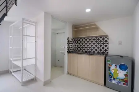 Gác Lửng Gần Lạc Long Quân Giao Âu Cơ, Đh Văn Hiến Tân Phú