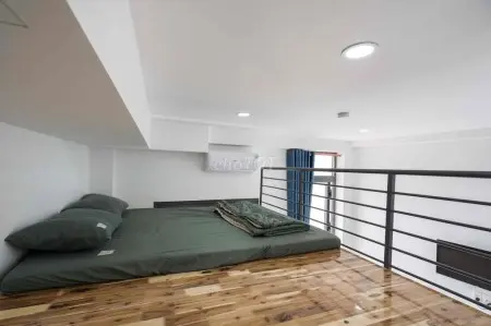 Gác Lửng Gần Lạc Long Quân Giao Âu Cơ, Đh Văn Hiến Tân Phú