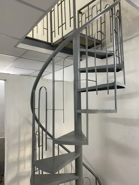 Phòng Cho Thuê Có Gác Suốt 20M2
