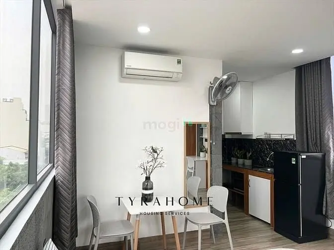 Cho Thuê Studio - Cửa Sổ Tràng Ngập Ánh Sáng
