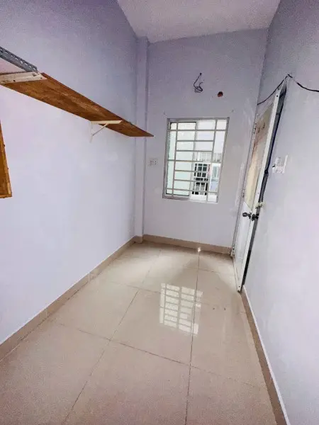 Nhà 3Tang Moi Xây Còn 1Phong Trống Nhỏ Tang 1 Cho Thuê